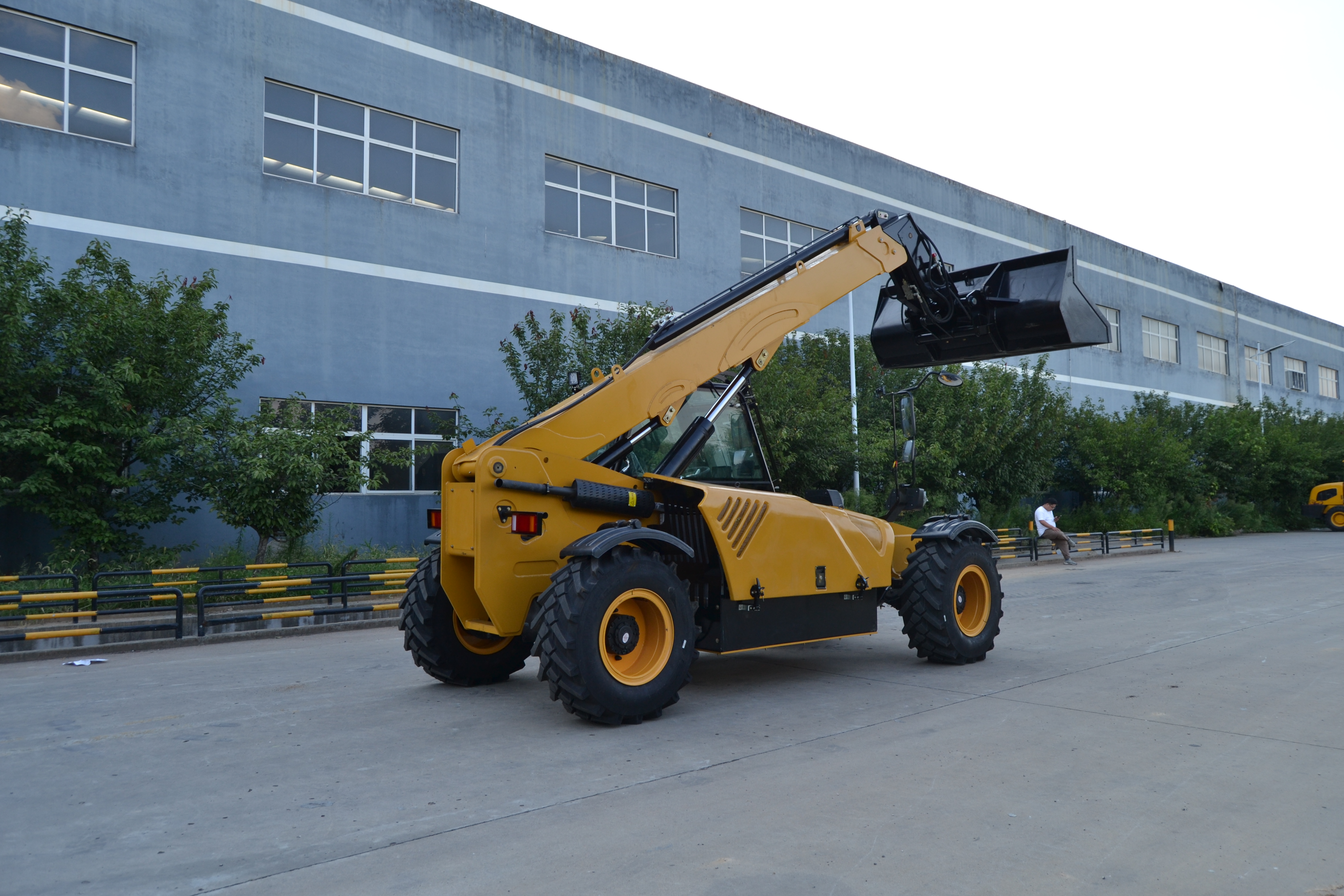 T735 Telehandler