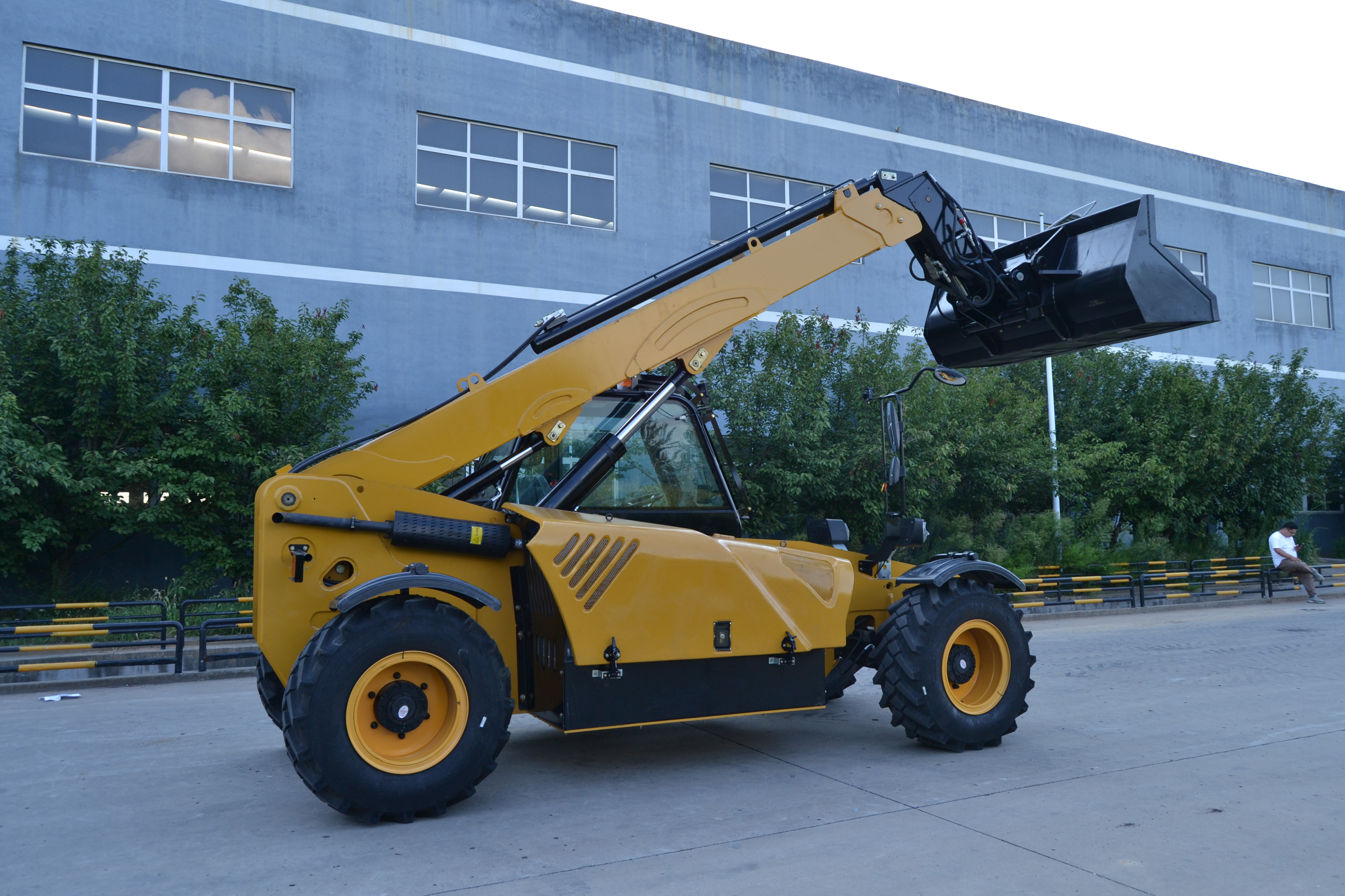 T735 Telehandler