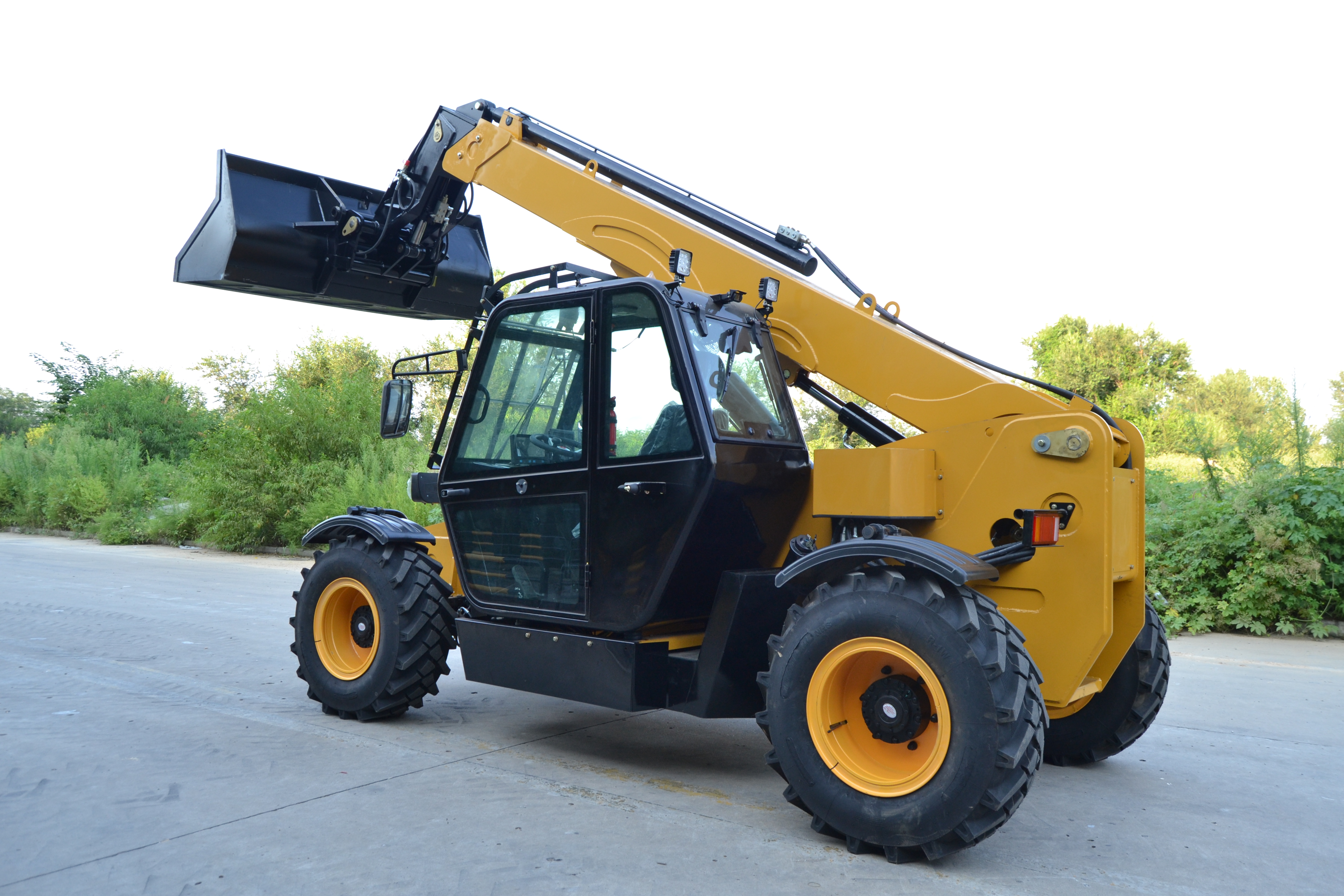 T735 Telehandler