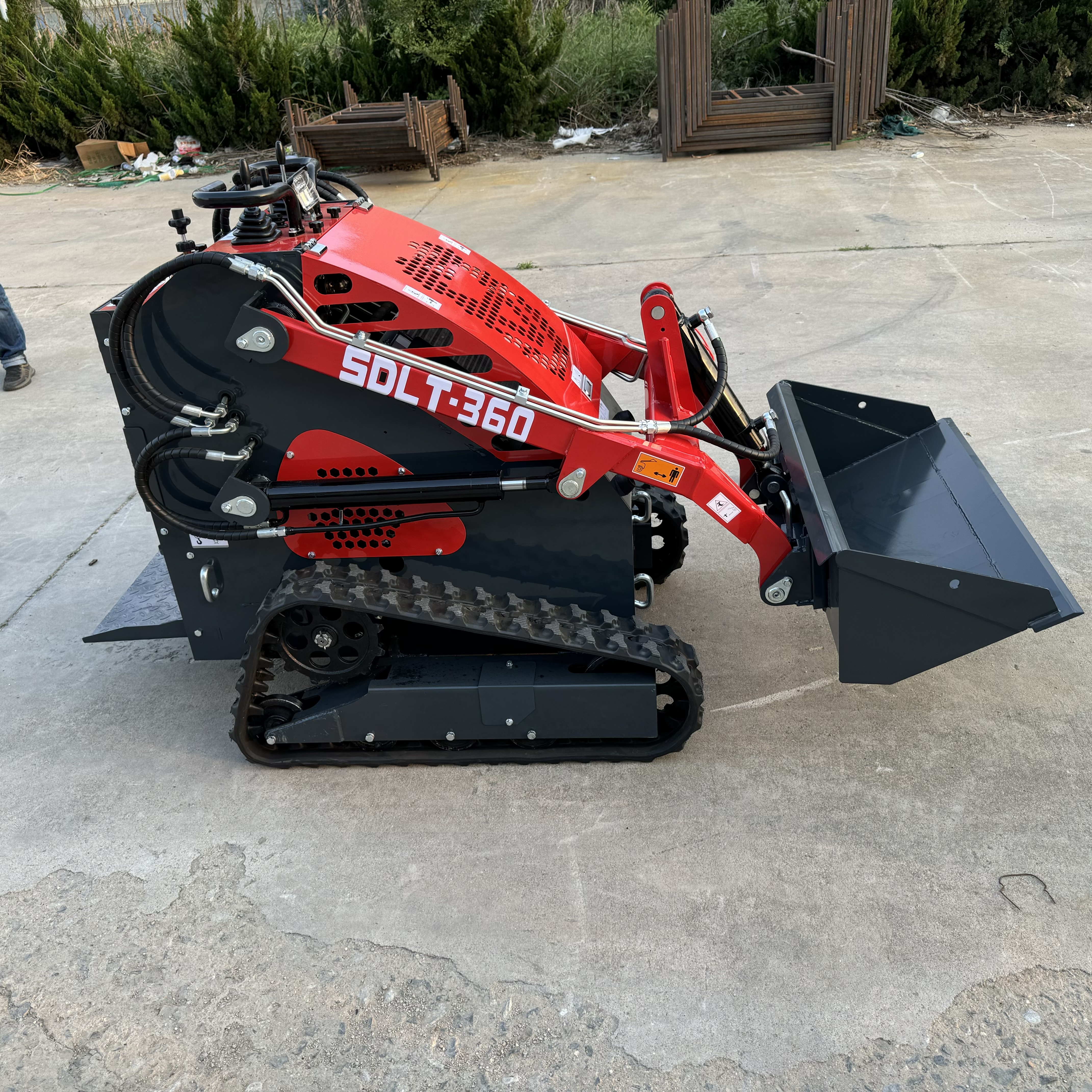 SLM360 Crawler model